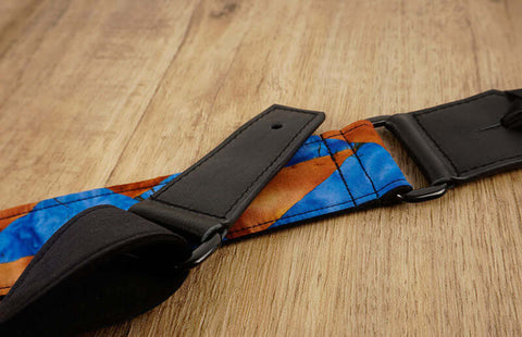 the ends of the ukulele shoulder strap