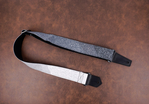 snow in mount guitar strap
