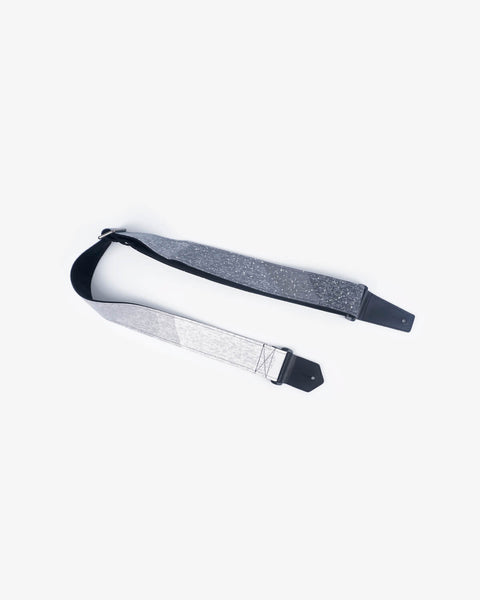 snow in mount guitar strap