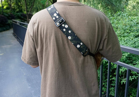 white daisy clip-on ukulele hook strap-3