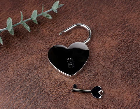 This custom engraved Heart Love Lock with Key, has two colors option,We offer personalized engraving of love locks plus various monograms to match your theme.-5