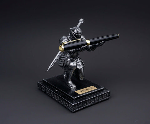 Personalized Desk Knight Pen Holder with name plate-4